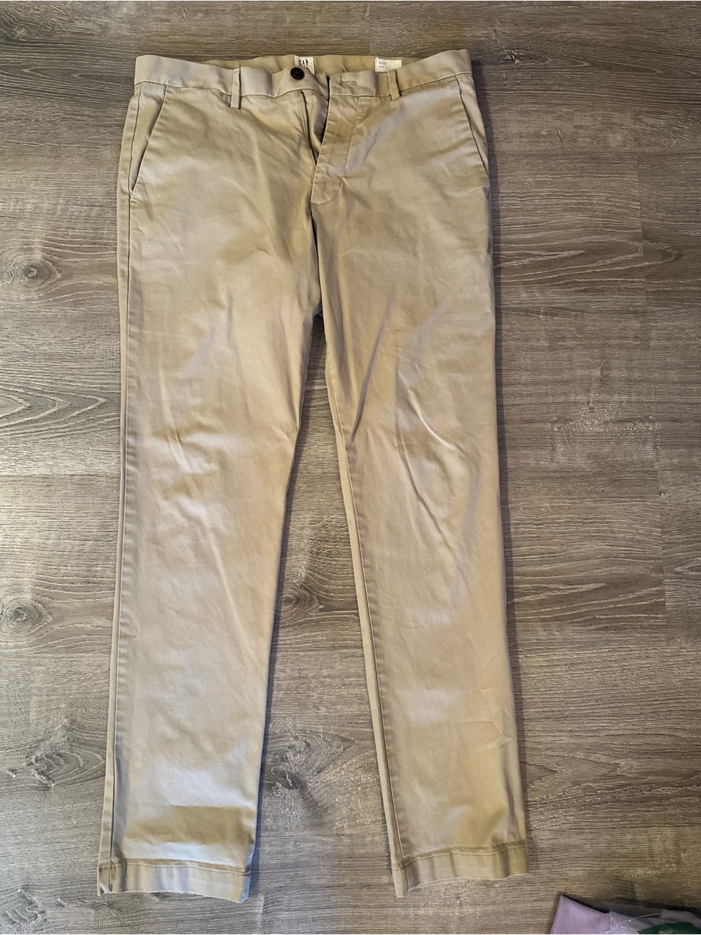 GAP - Men’s Khaki - NWOT - Size 32x32 Slim Fit